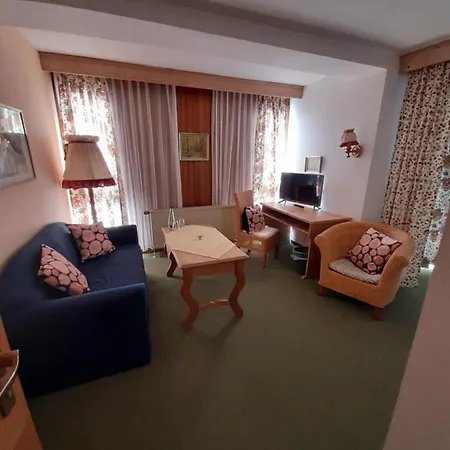 Hotel Landgasthof Frankenstern Goessweinstein Exterior photo