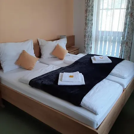 Hotel Landgasthof Frankenstern Goessweinstein Exterior photo